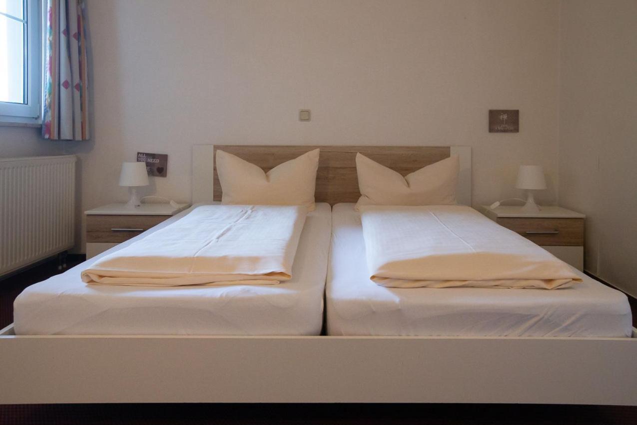 Hotel Dolgesheim エクステリア 写真